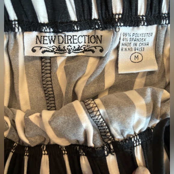 size medium - Picture 2 of 2